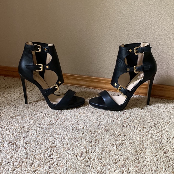 Gorgeous Leather heels shoes ๐ - Picture 1 of 13